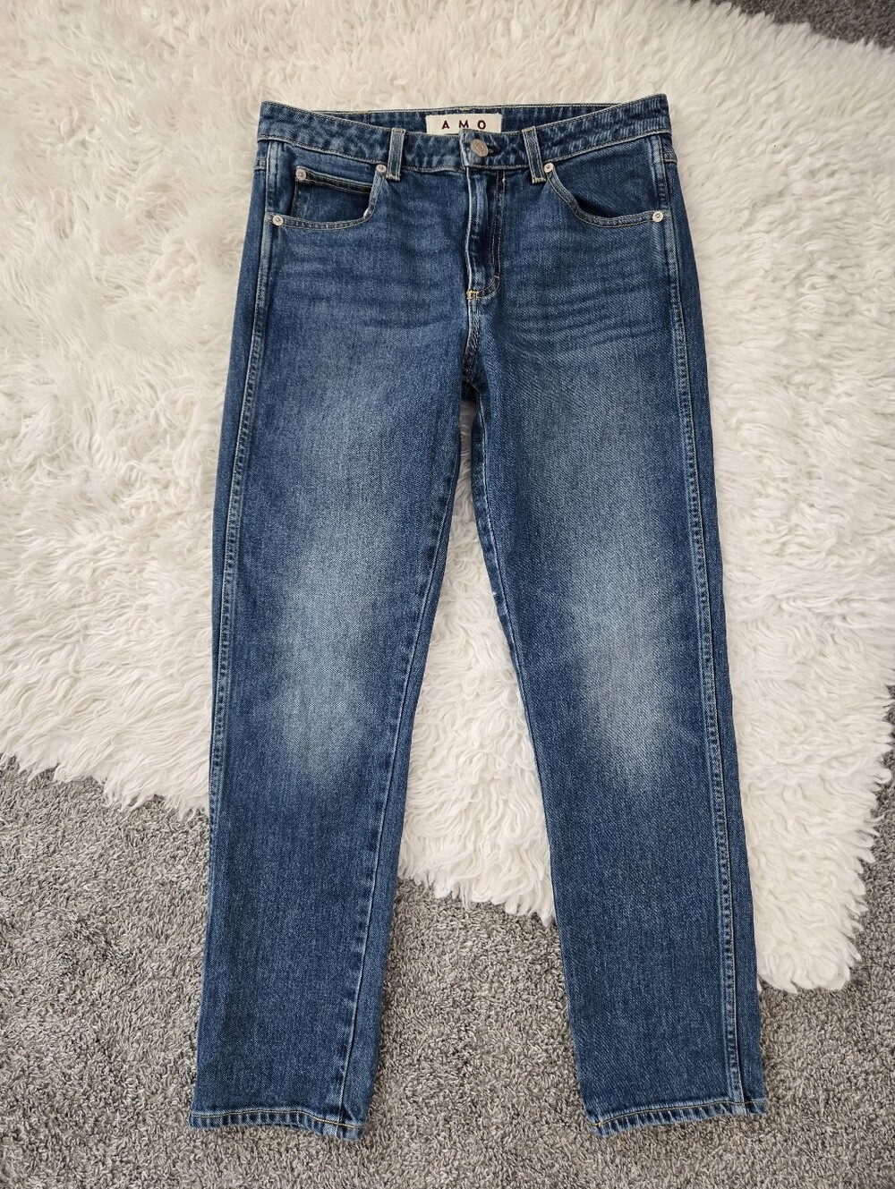 AMO Kate Straight Leg Mid Rise Jeans. Size 29.